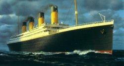 Dibujo a color del "Titanic" acercandose de proa un poco lateral.