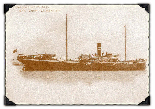 Postal antigua del "Valbanera" donde puede verse lateralmente el barco.